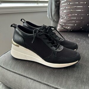 Aldo sneakers platform with gold detail